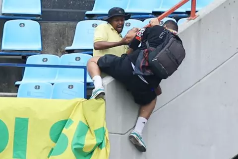 بطل صنداونز عن إنقاذه لمشجع الترجي: أخبرني أنه لديه أولاد وفعلت ما كان يجب أن يفعله أي إنسان